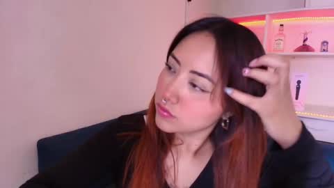 Snapshot of saelivrae chatting on December 4, 7:00 pm Cami online show from December 4, 7:00 pm