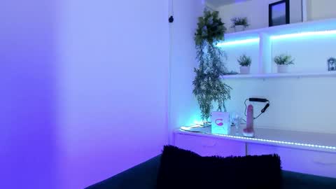 Snapshot of saelivrae chatting on February 24, 7:01 pm Cami online show from February 24, 7:01 pm