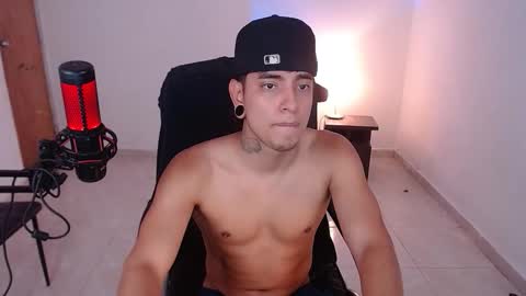 Snapshot of saenz_hotx chatting on October 6, 10:40 pm saenz_hotx online show from October 6, 10:40 pm