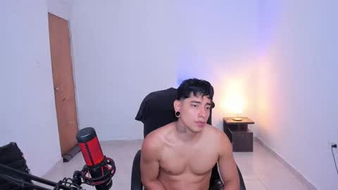 Snapshot of saenz_hotx chatting on October 10, 3:22 pm saenz_hotx online show from October 10, 3:22 pm