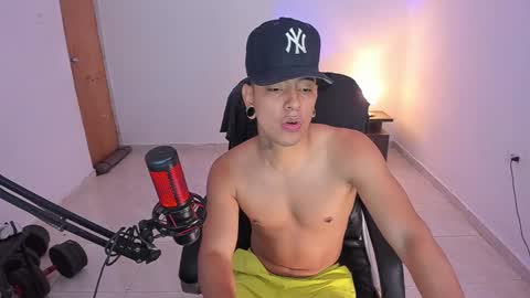 Snapshot of saenz_hotx chatting on October 11, 5:55 pm saenz_hotx online show from October 11, 5:55 pm