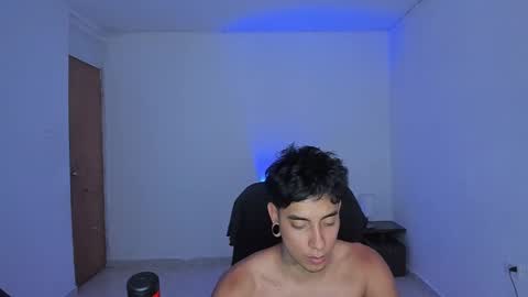 Snapshot of saenz_hotx chatting on October 13, 9:37 pm saenz_hotx online show from October 13, 9:37 pm