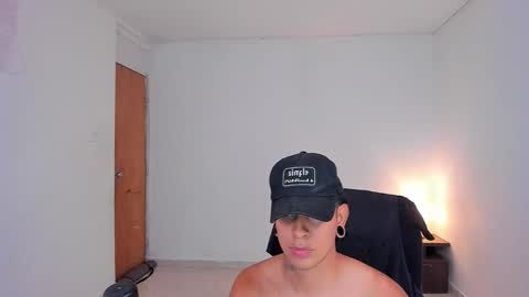 Snapshot of saenz_hotx chatting on October 16, 11:06 pm saenz_hotx online show from October 16, 11:06 pm