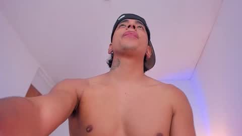 Snapshot of saenz_hotx chatting on October 17, 10:34 pm saenz_hotx online show from October 17, 10:34 pm