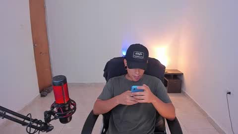 Snapshot of saenz_hotx chatting on October 20, 7:03 pm saenz_hotx online show from October 20, 7:03 pm