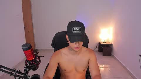 Snapshot of saenz_hotx chatting on October 21, 11:27 pm saenz_hotx online show from October 21, 11:27 pm