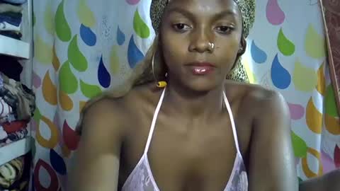 Snapshot of safira19 chatting on October 1, 8:04 pm safira19 online show from October 1, 8:04 pm