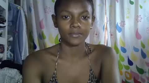 Snapshot of safira19 chatting on October 18, 1:34 pm safira19 online show from October 18, 1:34 pm