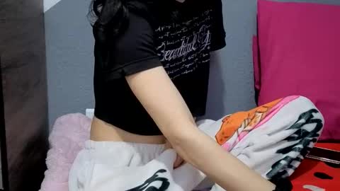 Snapshot of safiro_queen chatting on May 19, 11:49 am Safiro Queen online show from May 19, 11:49 am