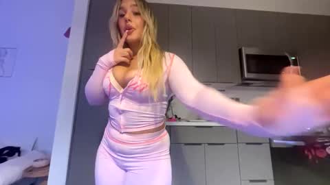 Shaina Blue online show from November 8, 3:50 am