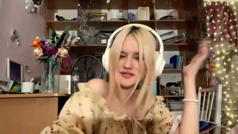 Snapshot of sagerosenblatt chatting on December 13, 7:53 pm Melisa online show from December 13, 7:53 pm