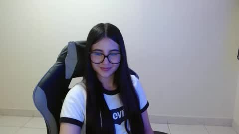 Sahaliefox  online show from November 25, 9:15 pm