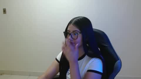 Sahaliefox  online show from April 13, 9:09 pm