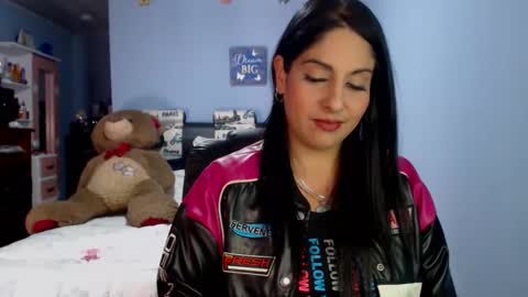 Snapshot of sahotlove1 chatting on May 29, 4:05 pm Karina online show from May 29, 4:05 pm
