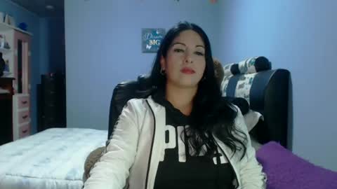 Snapshot of sahotlove1 chatting on June 14, 12:08 am Karina online show from June 14, 12:08 am