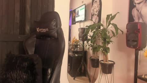 Snapshot of sai_cooper chatting on April 28, 2:27 am sai online show from April 28, 2:27 am
