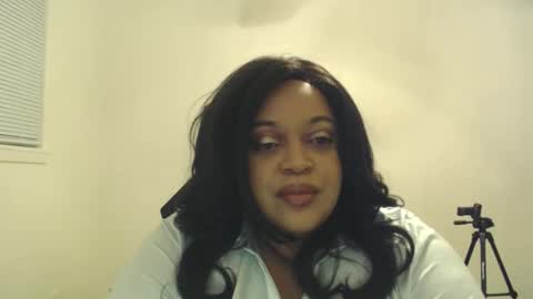 Queen Serenity online show from May 16, 6:32 am