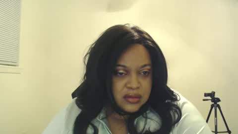 Queen Serenity online show from May 16, 6:43 am