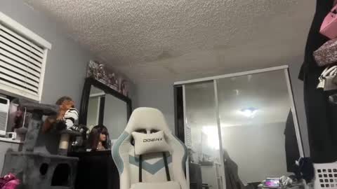 Snapshot of sailormoonsnani94 chatting on January 7, 4:50 am Benzo online show from January 7, 4:50 am