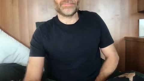 Snapshot of saint009 chatting on January 16, 11:04 am saint009 online show from January 16, 11:04 am