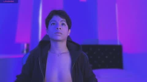 Snapshot of saintdangelo chatting on March 16, 12:42 pm Santi online show from March 16, 12:42 pm