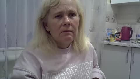 Snapshot of sakura_blonde chatting on December 16, 11:18 pm sakura_blonde online show from December 16, 11:18 pm