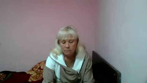 Snapshot of sakura_blonde chatting on September 24, 7:44 am sakura_blonde online show from September 24, 7:44 am