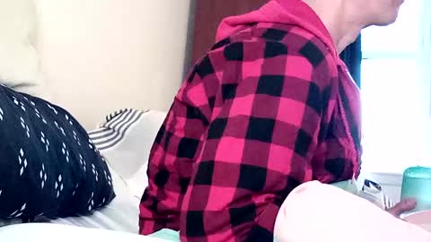 Snapshot of salis1981 chatting on February 6, 6:46 pm salis1981 online show from February 6, 6:46 pm