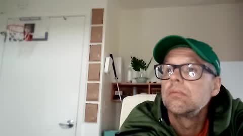 Snapshot of salis1981 chatting on March 2, 11:42 pm salis1981 online show from March 2, 11:42 pm