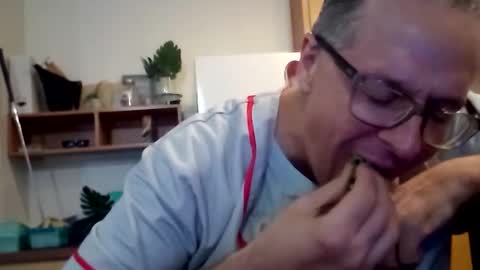 Snapshot of salis1981 chatting on October 27, 5:28 pm salis1981 online show from October 27, 5:28 pm