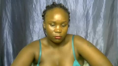 sally_bee1 online show from July 22, 3:37 pm