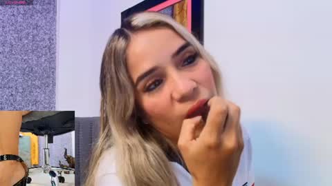 Snapshot of sally_ricci chatting on July 3, 6:58 pm sally_ricci online show from July 3, 6:58 pm