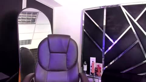 salmaportman_ online show from October 21, 3:29 am