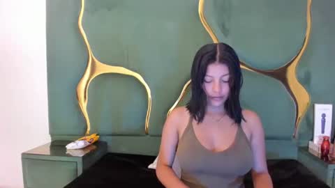 salmaportman_ online show from October 26, 3:45 am