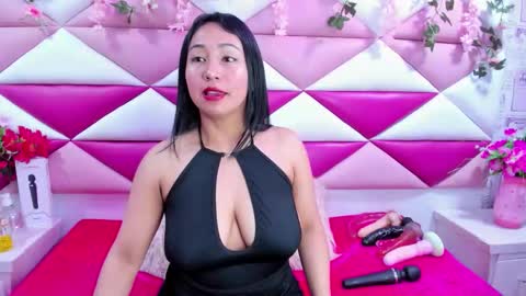 Snapshot of salmasantos chatting on October 31, 2:34 am salmasanto online show from October 31, 2:34 am