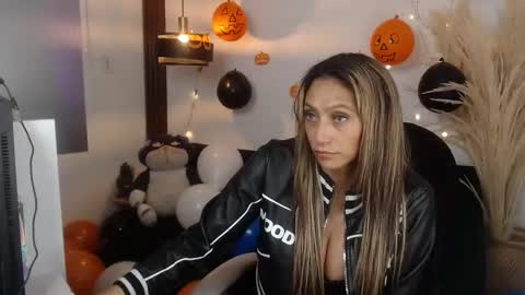 Snapshot of salome_drasin chatting on October 31, 8:54 pm salome_drasin online show from October 31, 8:54 pm