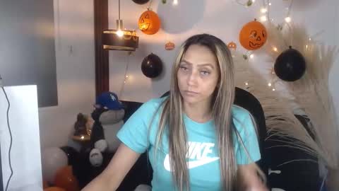 Snapshot of salome_drasin chatting on November 3, 10:32 pm salome_drasin online show from November 3, 10:32 pm