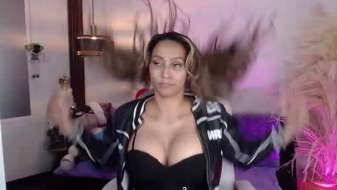 Snapshot of salome_drasin chatting on November 22, 8:41 pm salome_drasin online show from November 22, 8:41 pm