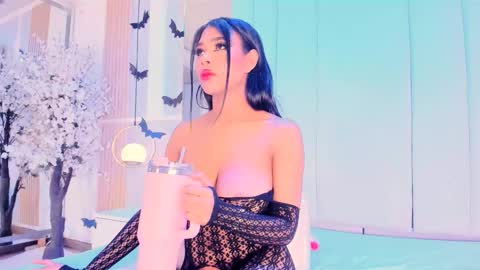 Snapshot of salomebenz_01 chatting on November 3, 10:10 pm Salome benz online show from November 3, 10:10 pm