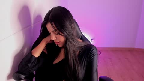 Snapshot of salomee_11 chatting on December 10, 3:20 am salo online show from December 10, 3:20 am