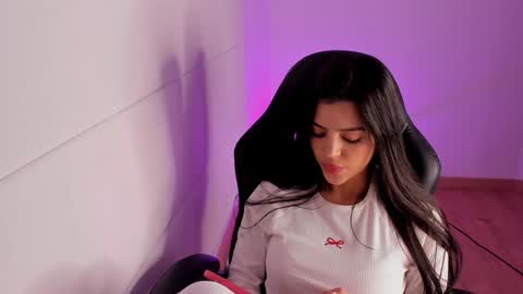 Snapshot of salomee_11 chatting on December 11, 4:18 am salo online show from December 11, 4:18 am