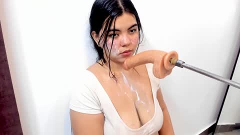 Snapshot of salomee_bigboobs chatting on December 15, 7:13 am Salome online show from December 15, 7:13 am