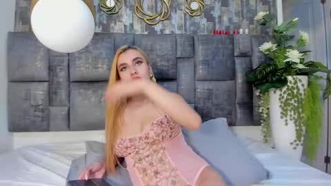 Salome Larzon online show from April 22, 10:06 am