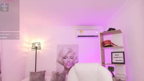 SALOME online show from February 6, 2:04 pm