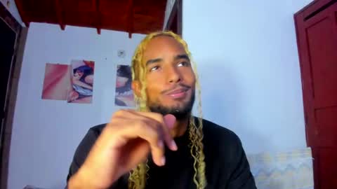 Snapshot of salvatore_amator chatting on June 8, 6:25 am salvatore_amator online show from June 8, 6:25 am