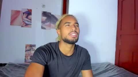 Snapshot of salvatore_amator chatting on June 10, 4:01 am salvatore_amator online show from June 10, 4:01 am