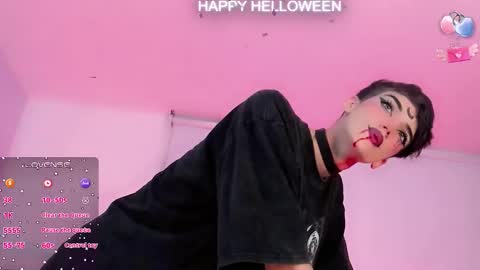 Snapshot of salvatore_boom chatting on October 31, 7:42 am salvatore_boom online show from October 31, 7:42 am