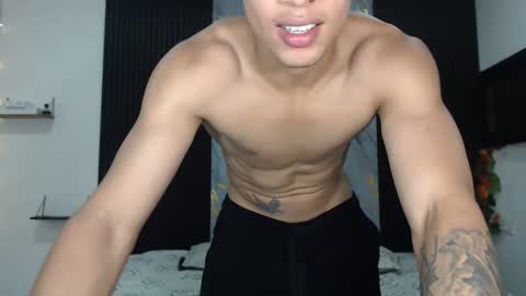 Snapshot of sam_and_mike chatting on February 22, 1:33 am sammmikee online show from February 22, 1:33 am