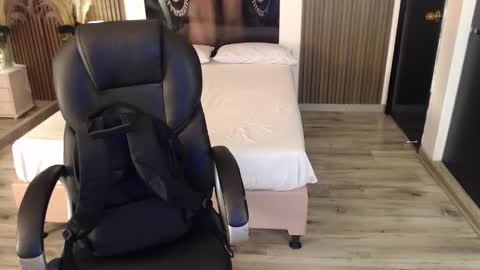 SAM MANSON online show from September 17, 12:51 pm