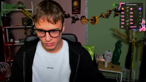 Sam online show from October 31, 9:38 pm